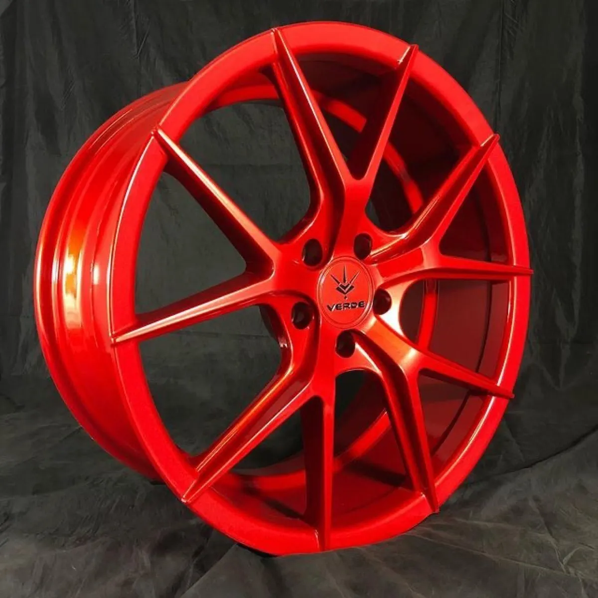 Split-spoke wheel in gloss red.
