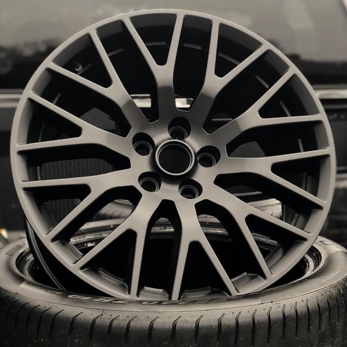 Mesh wheel in satin gunmetal, mounted and balanced in-house.