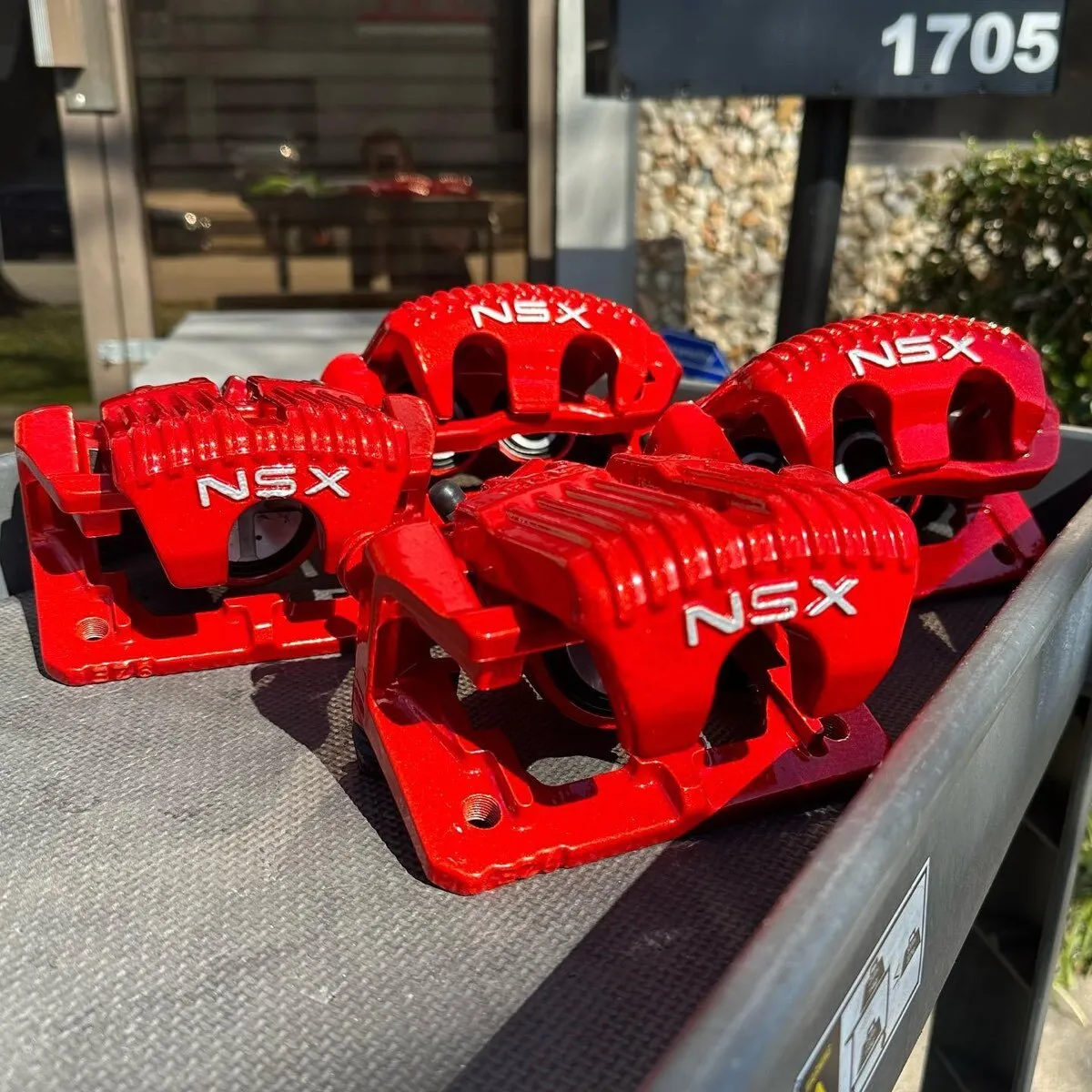Acura NSX calipers in Illusion Red.