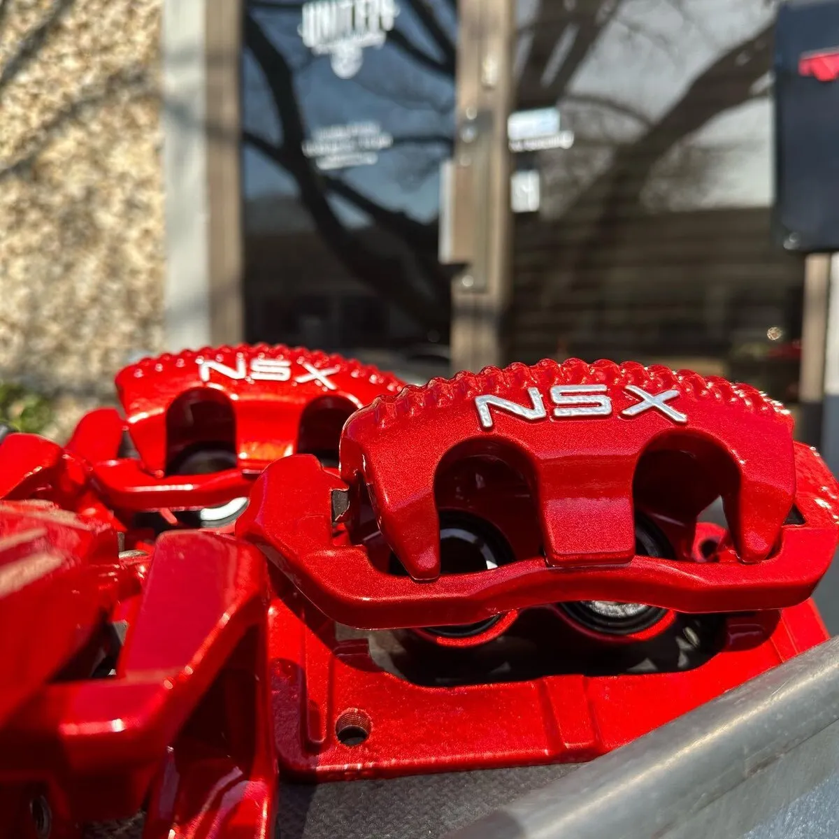 Acura NSX calipers in Illusion Red.