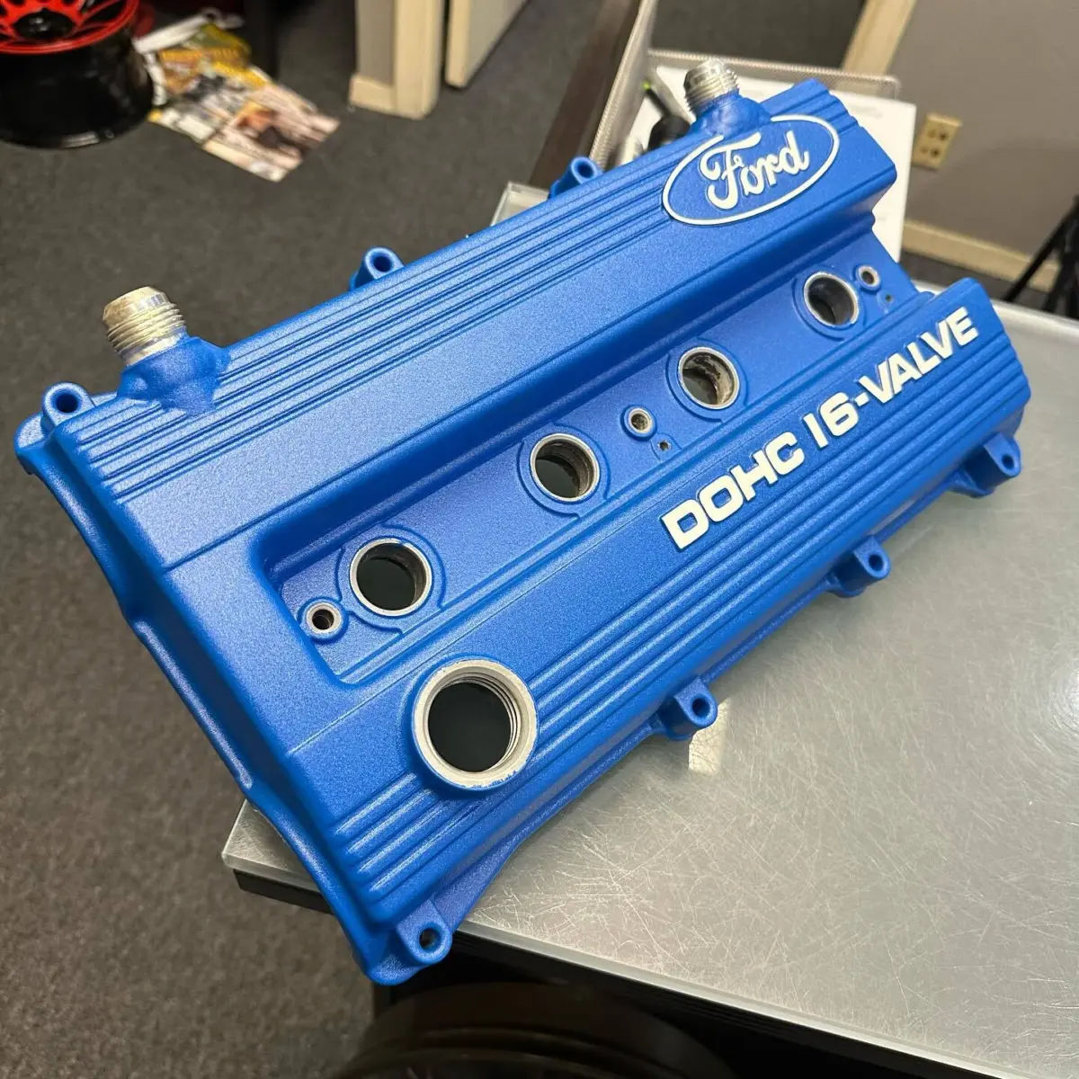 Valve cover refinished in Ford Racing Wrinkle with Bengal White logos