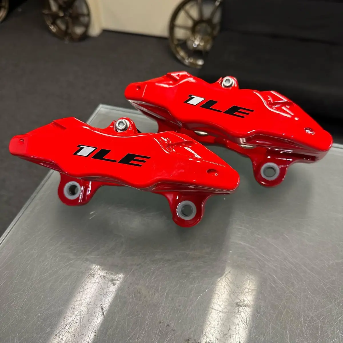 2019 Camaro SS 1le rear brake calipers refinished with new vinyl decals