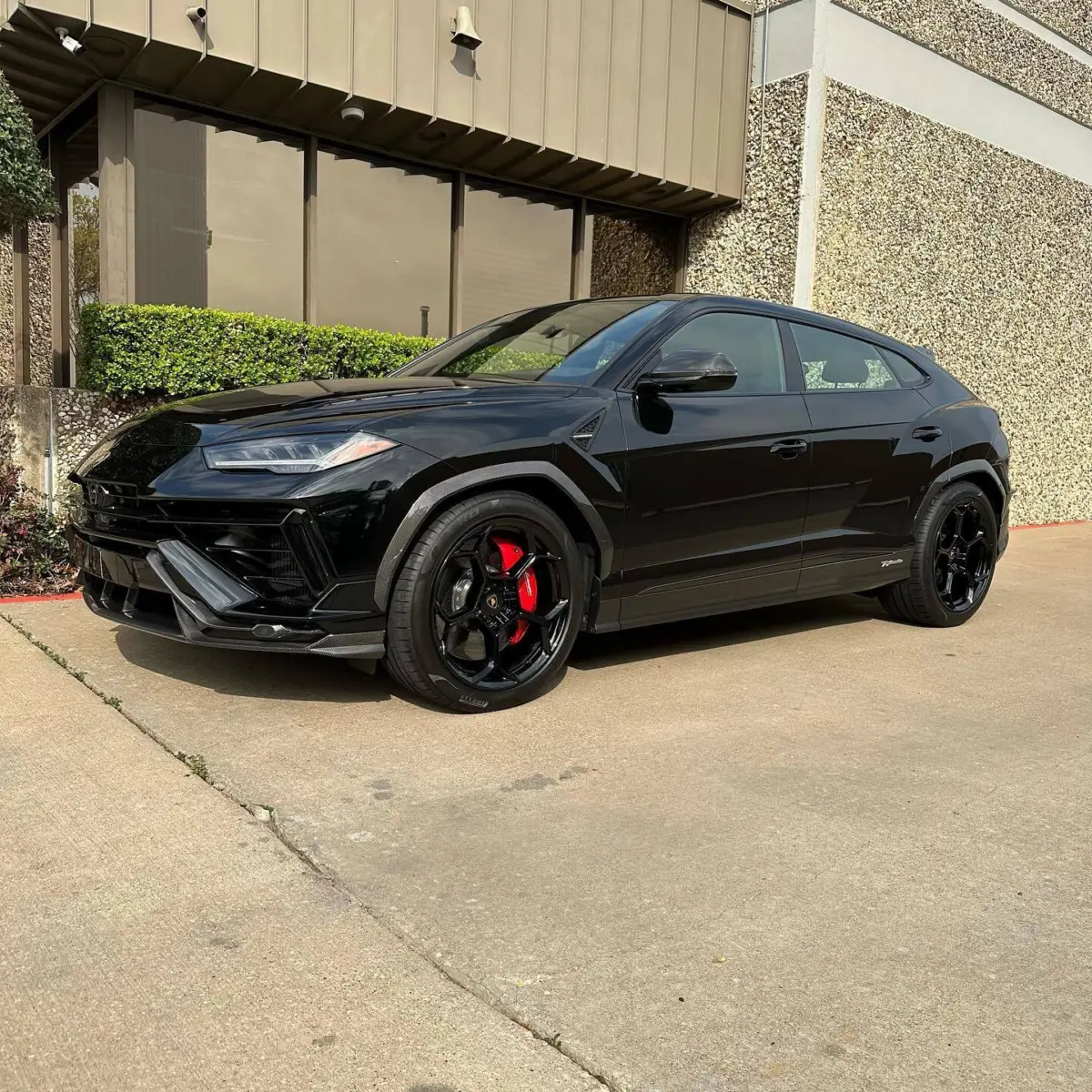 2023 Lamborghini Urus in for Super Mirror Black powder coated wheels