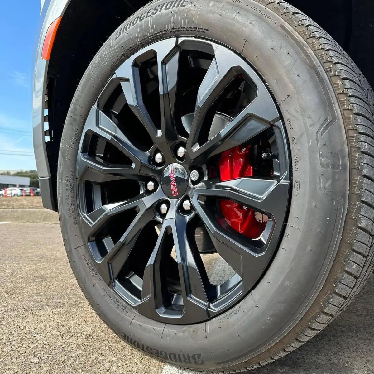 GMC Denali in for Semigloss Black wheels and Bengal Red brake calipers