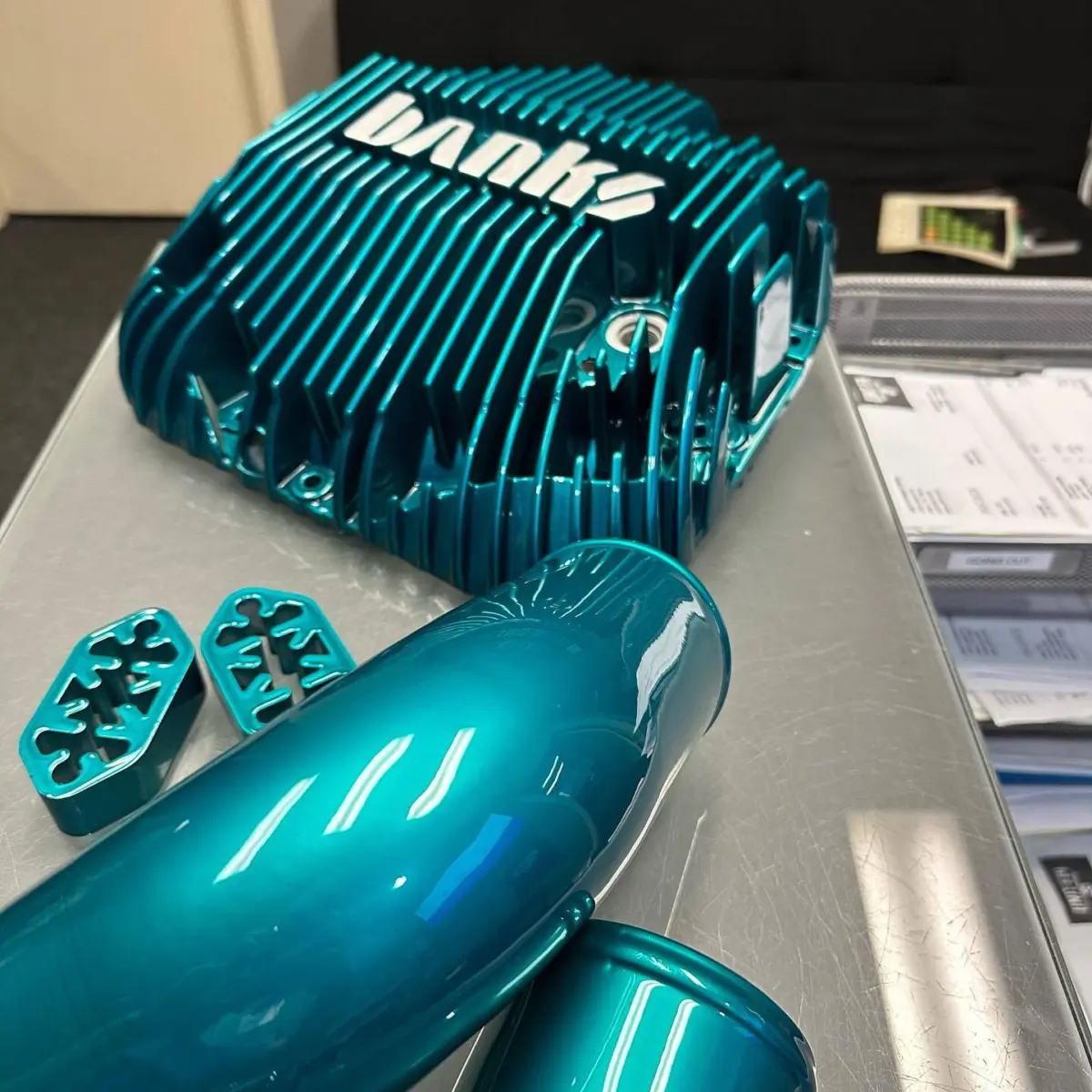 Banks Differential cover refinished in @tigerdrylac_northamerica Candy Teal over Mirror Silver