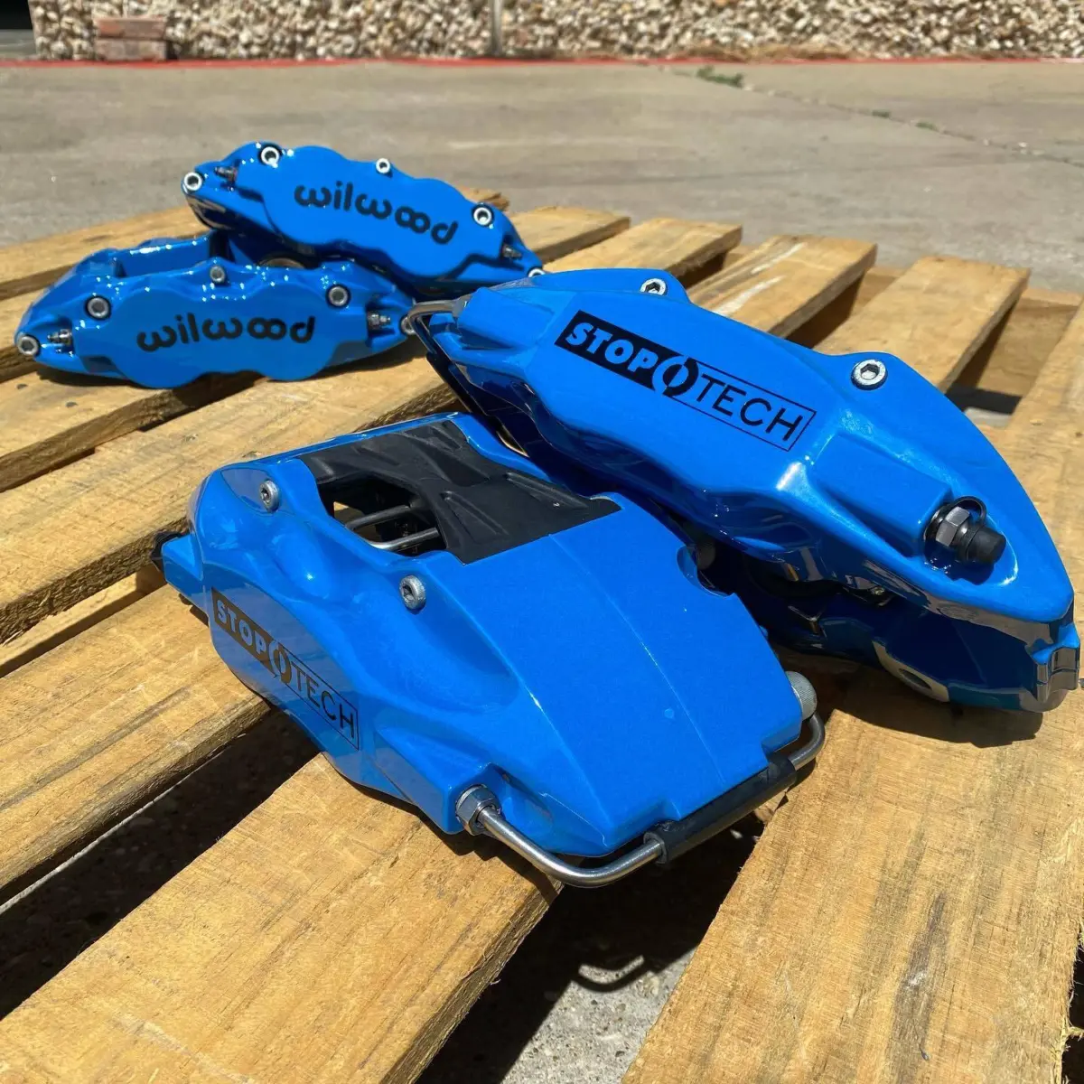 Stoptech and Wilwood brake calipers refinished in Voodoo Blue with High Gloss Clear from @prismaticpowders