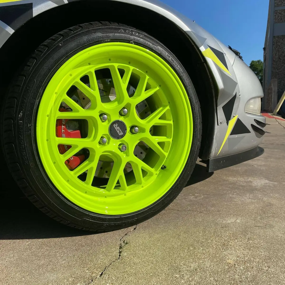 Wheels refinished in neon yellow for @chase.zyaaa