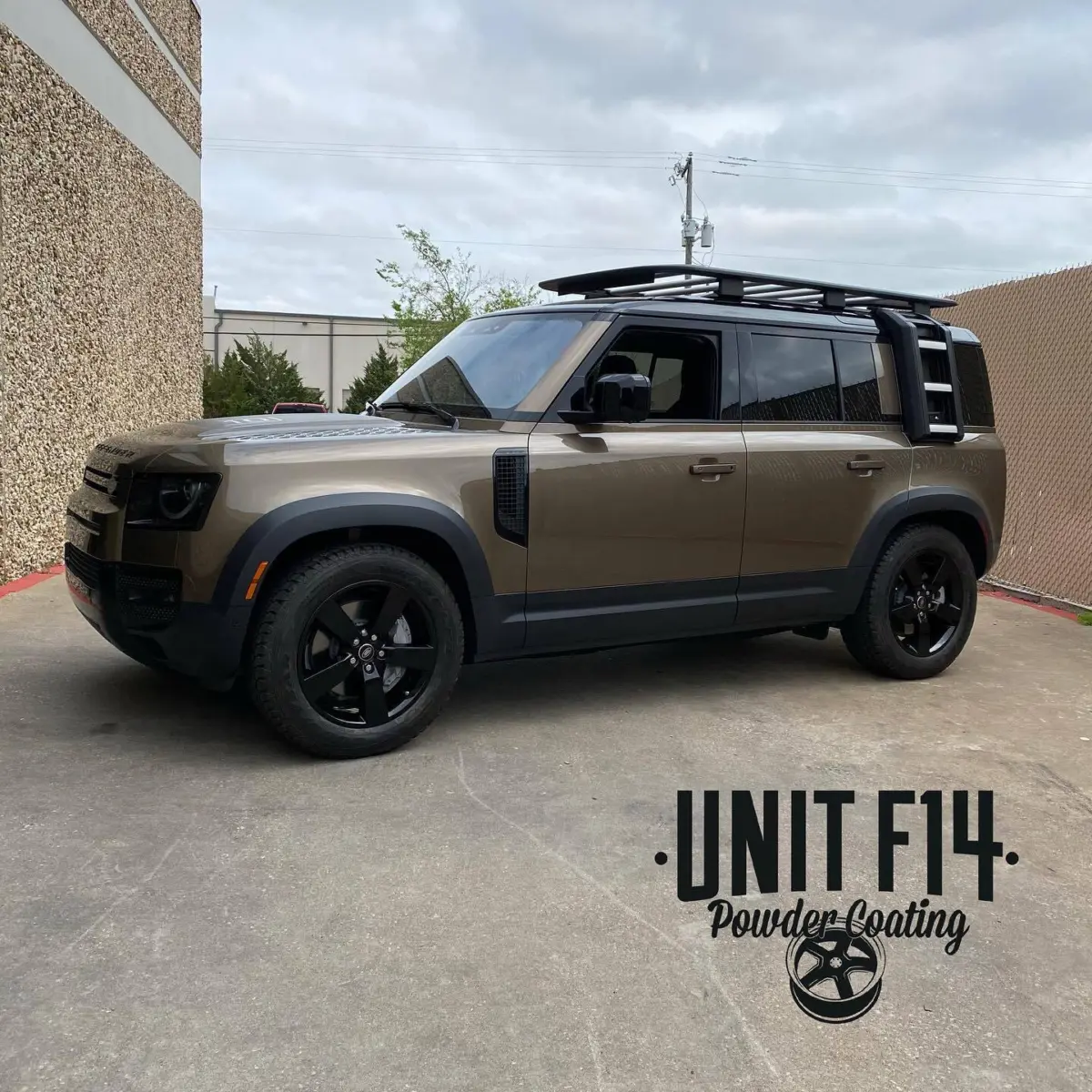 2021 Land Rover Defender wheels refinished in Super Mirror Black for @parkplacetexas