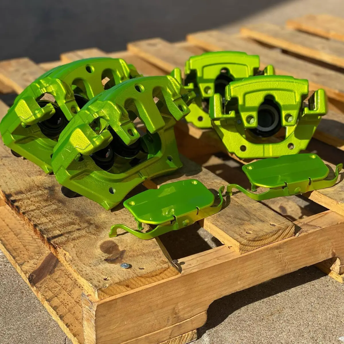 BMW X5 brake calipers refinished in Illusion Shocker