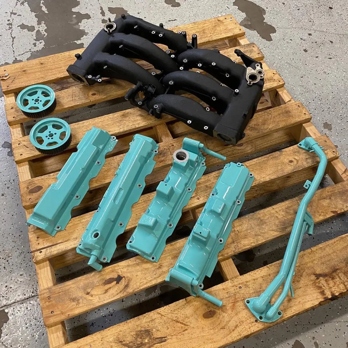 Nissan 300ZX intake, valve covers, and pulleys refinished in Tiffany Blue and Wrinkle Black