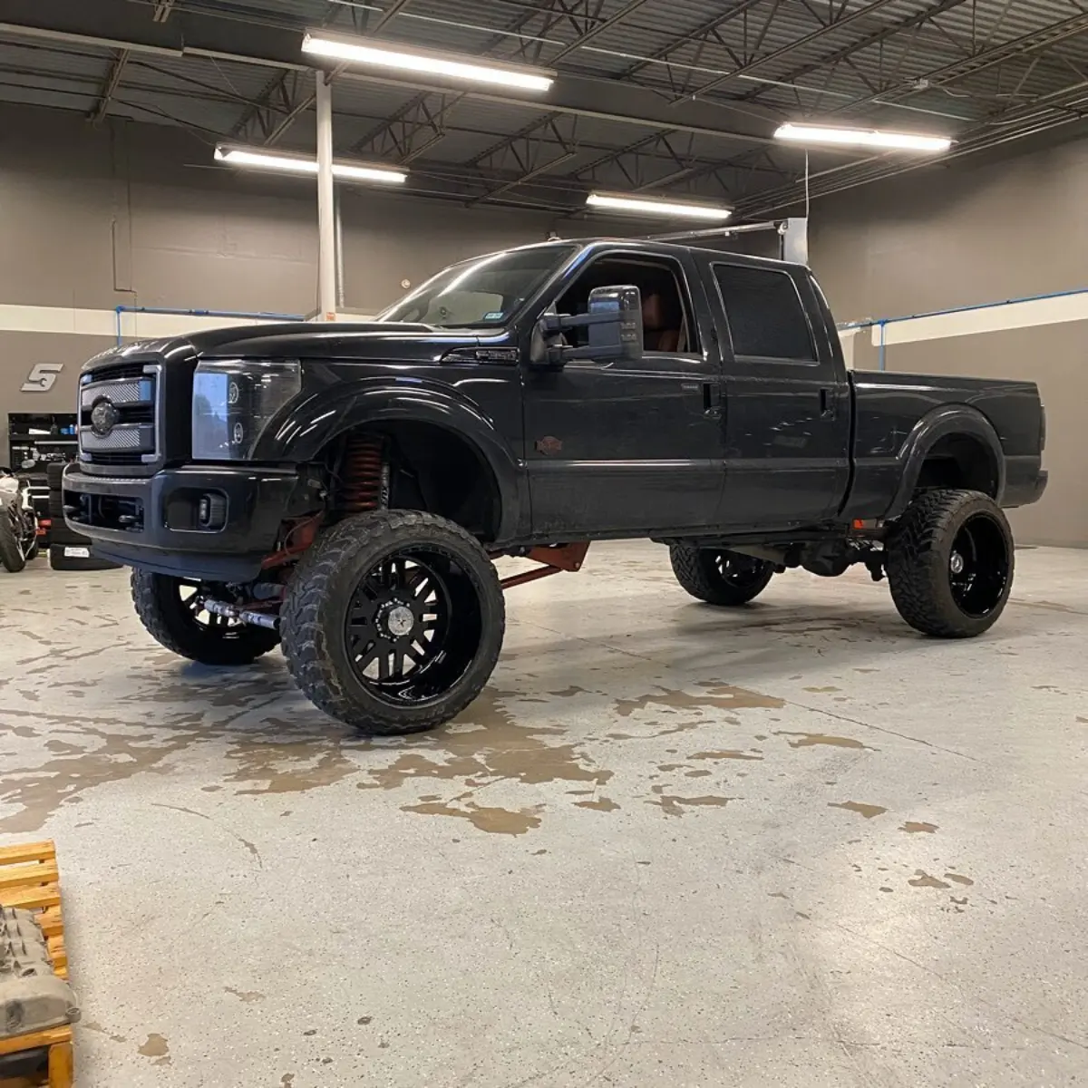 24x14” American Force wheels refinished for @guntersxr 2010 F350 Super Duty with a 10” lift