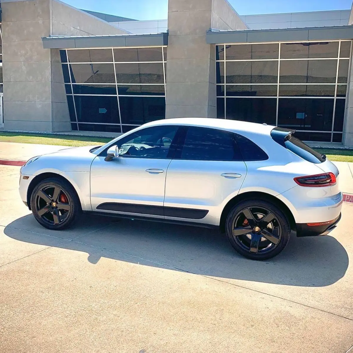 Porsche Macan wheels refinished in Wet Black