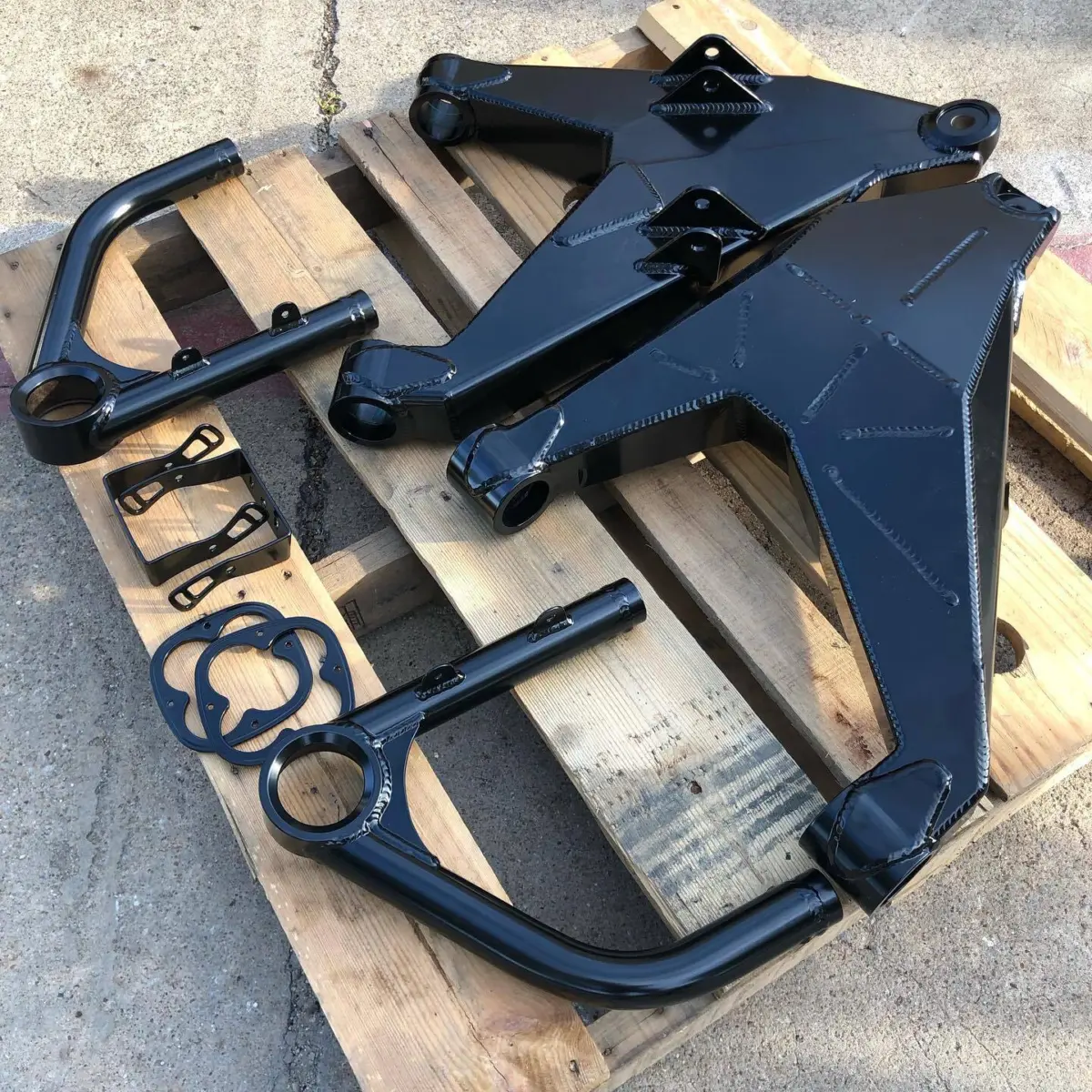 Toyota Tundra Prerunner control arms refinished in Semigloss Black for @tdawsonn