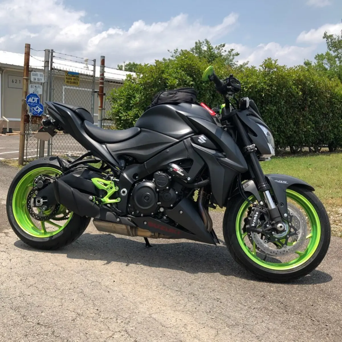 Suzuki GSX S 1000 dropped off for some Shocker Yellow accents