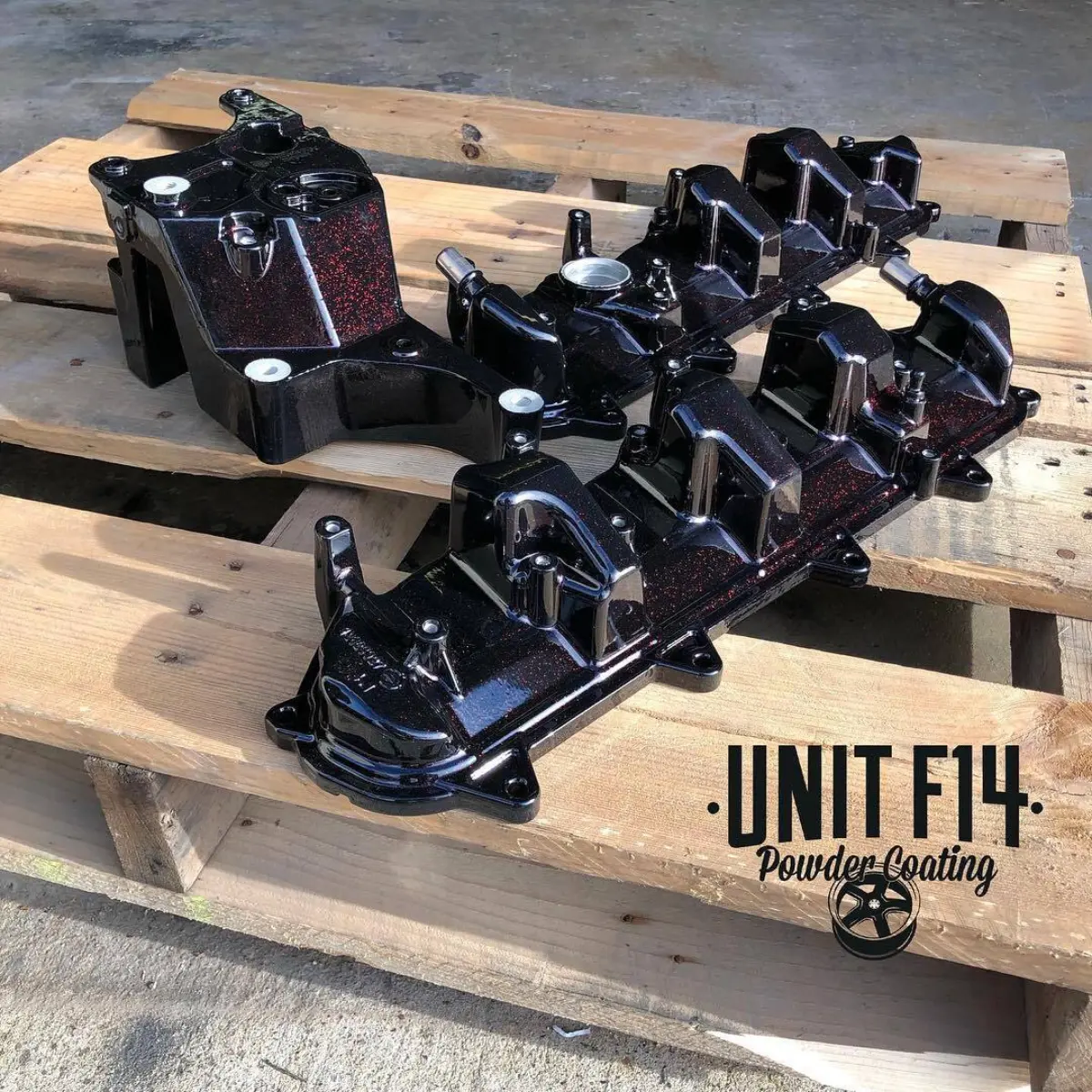 Gloss black with red flake for these LS valve covers