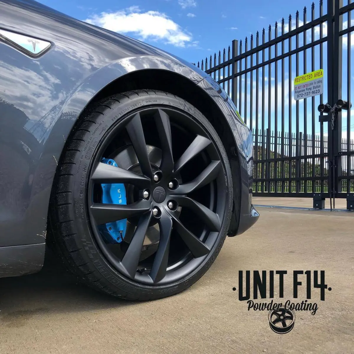 Tesla Model S wheels and brake calipers refinished in Denim Black and Powder Blue