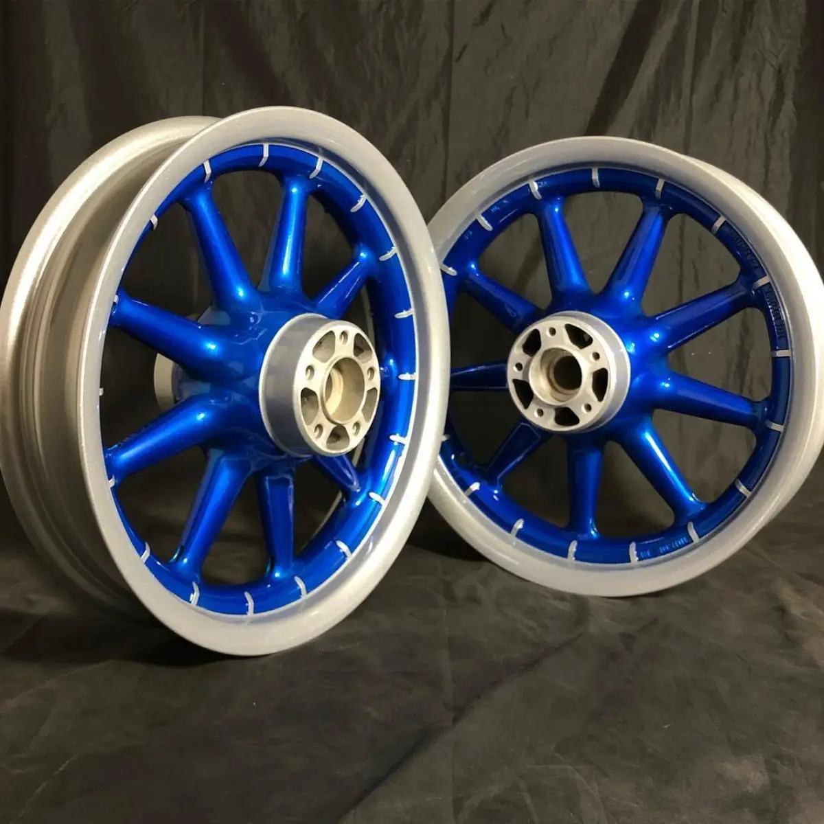 2-tone Harley Davidson wheels in Peeka Blue over Class A Silver