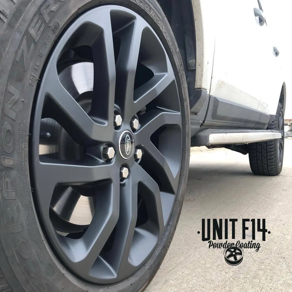 Range Rover LR4 wheels in Matte Black