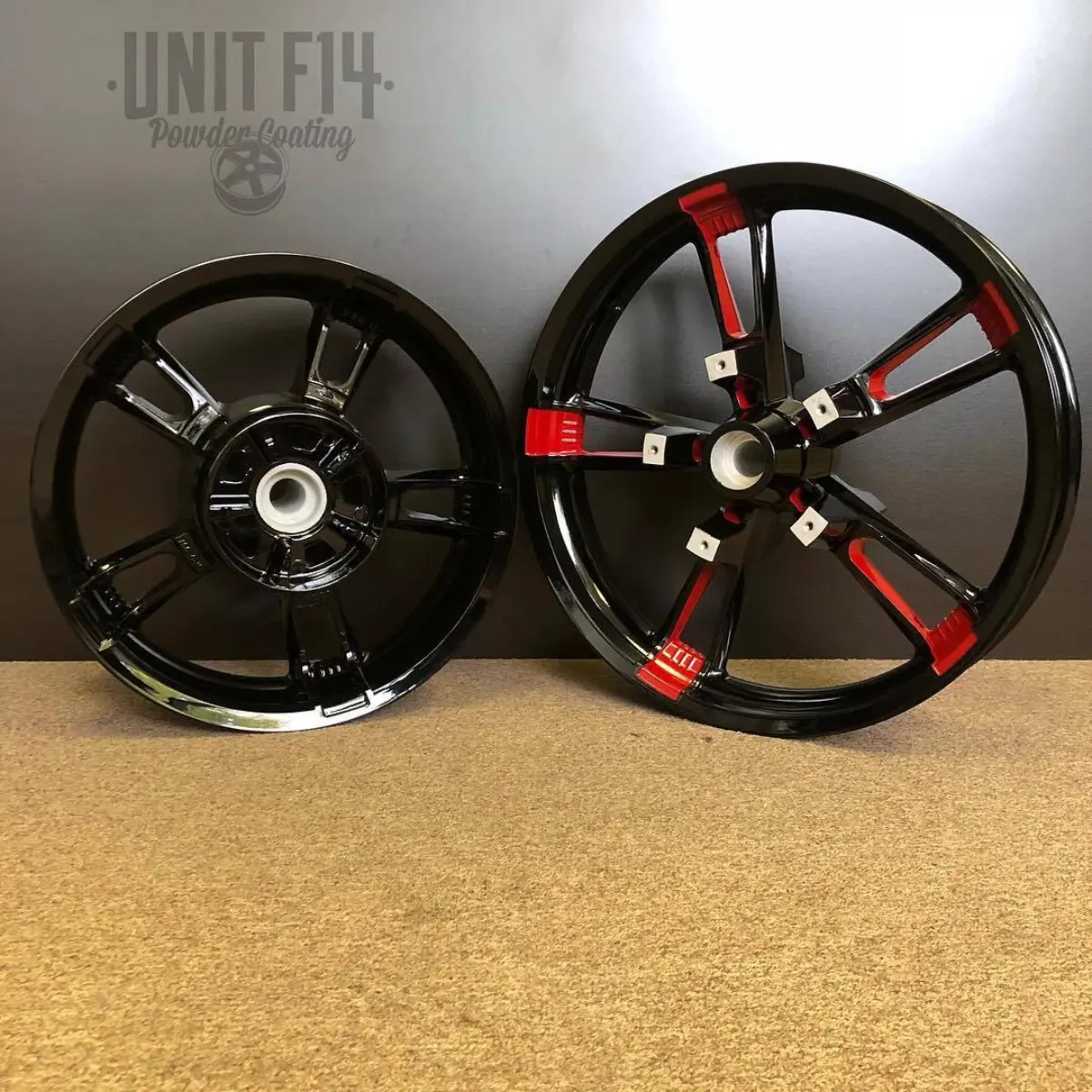 Harley wheels refinished in Wet Black with Bellrose Red accents
