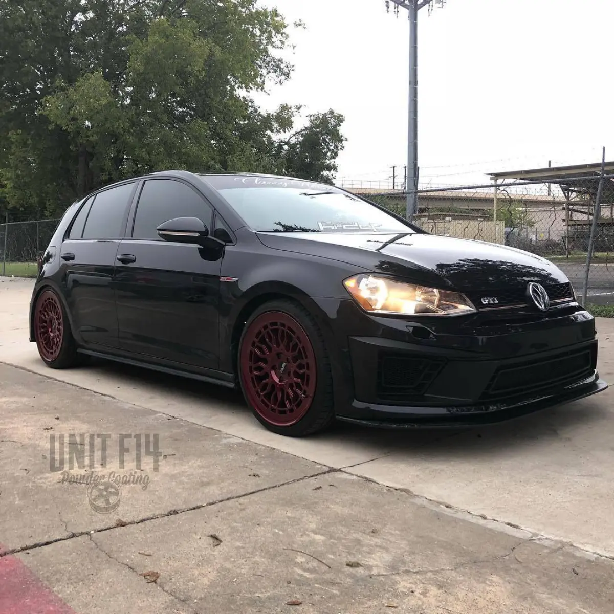 Wheels refinished in a 3-stage metallic red for this Volkswagen Golf GTI