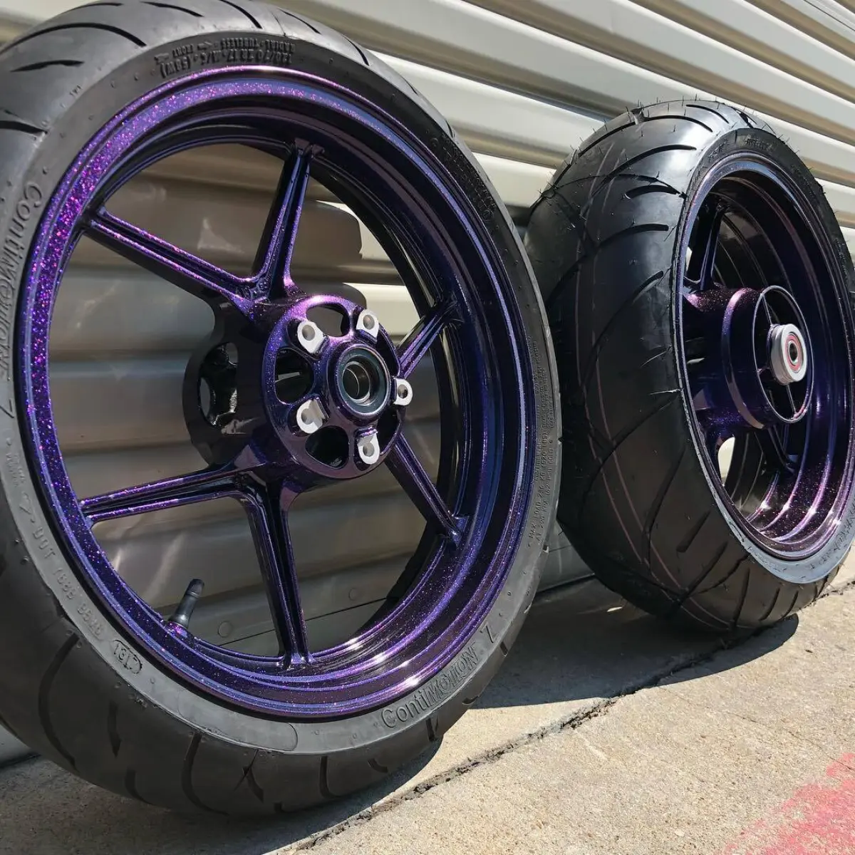 Sportbike wheels in Chameleon Violet