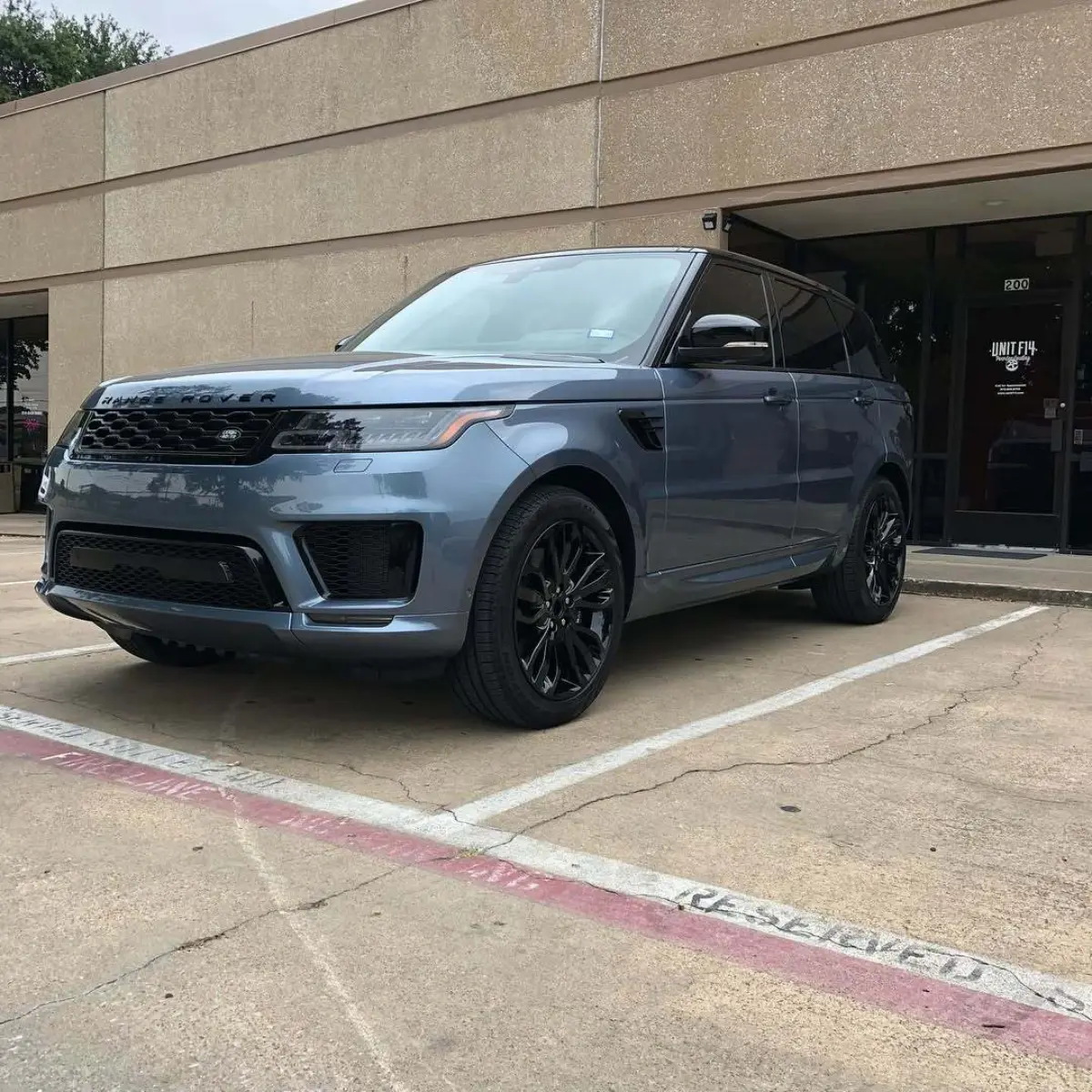 2018 Range Rover Sport in for Wet Black wheels. Swipe for before and after