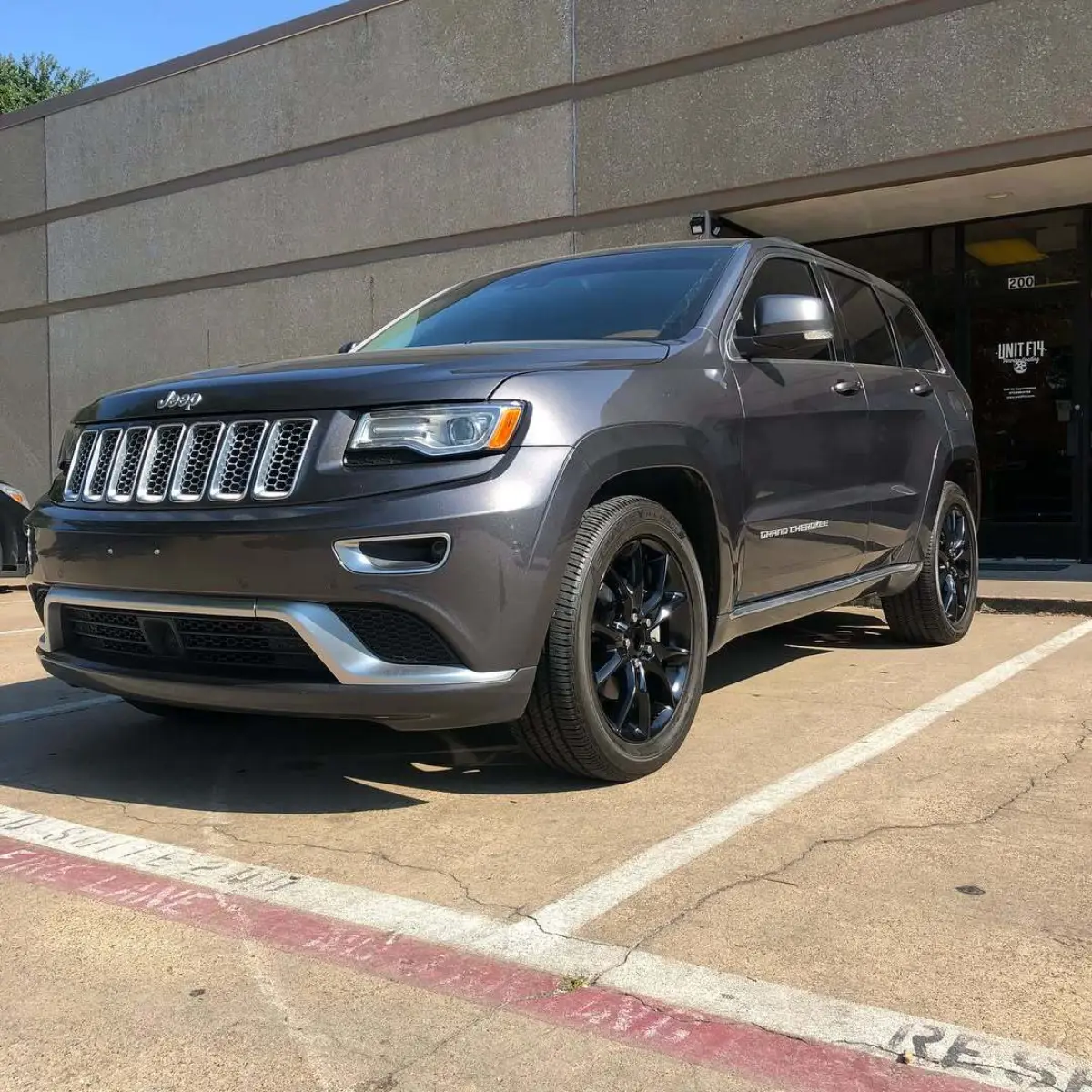 Jeep Grand Cherokee wheels refinishing in Semigloss Black