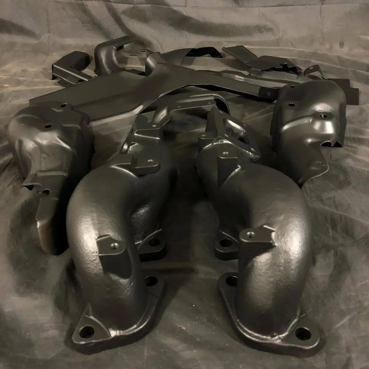 300z manifolds and shrouds in Glacier Black Cerakote