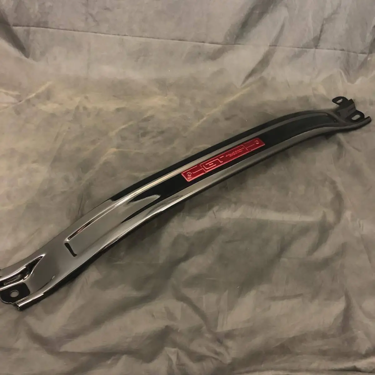 Mustang strut bar in gloss black and placard in Illusion Red
