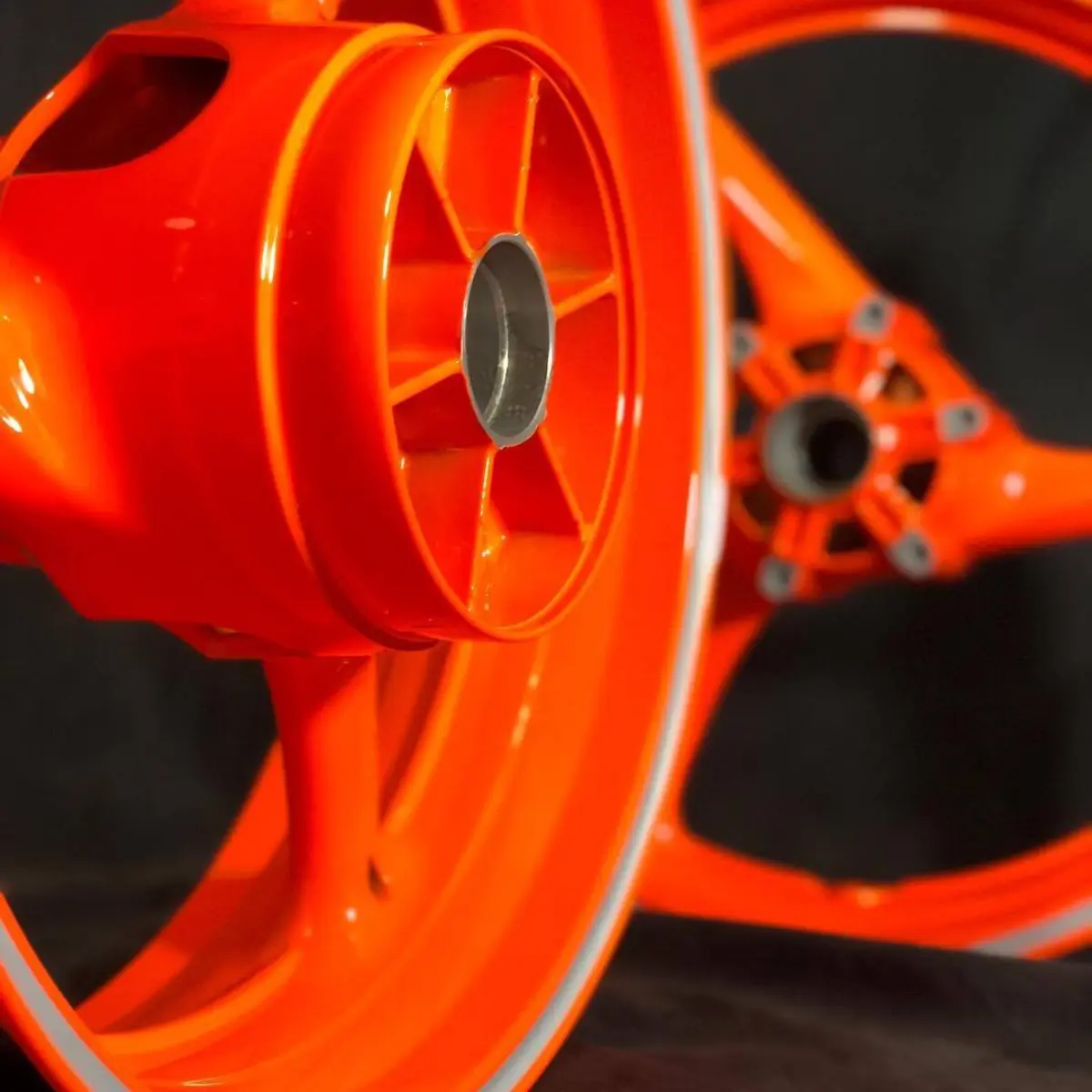 3-stage fluorescent orange for this pair of Suzuki GSXR wheels