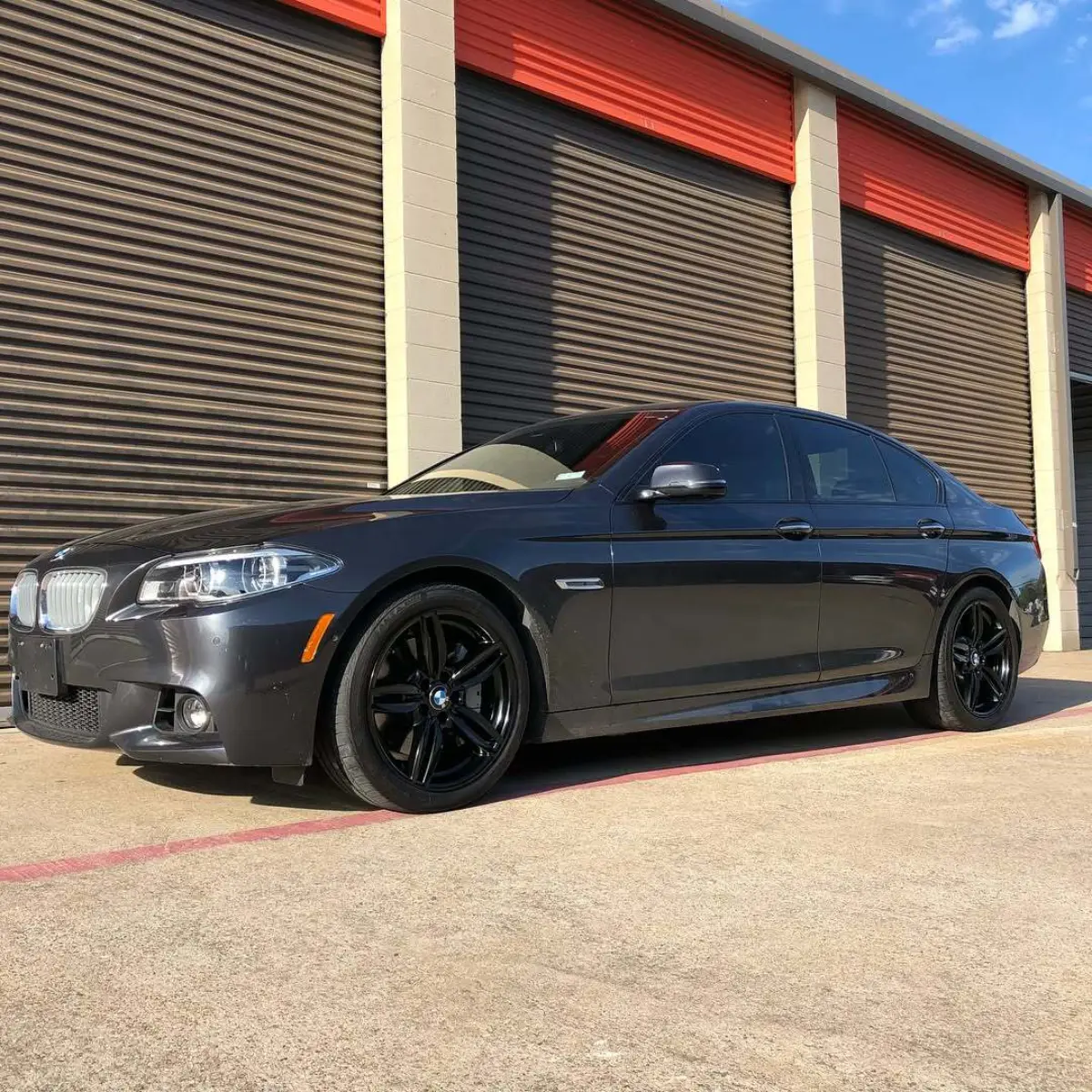 BMW 550i with semigloss black wheels