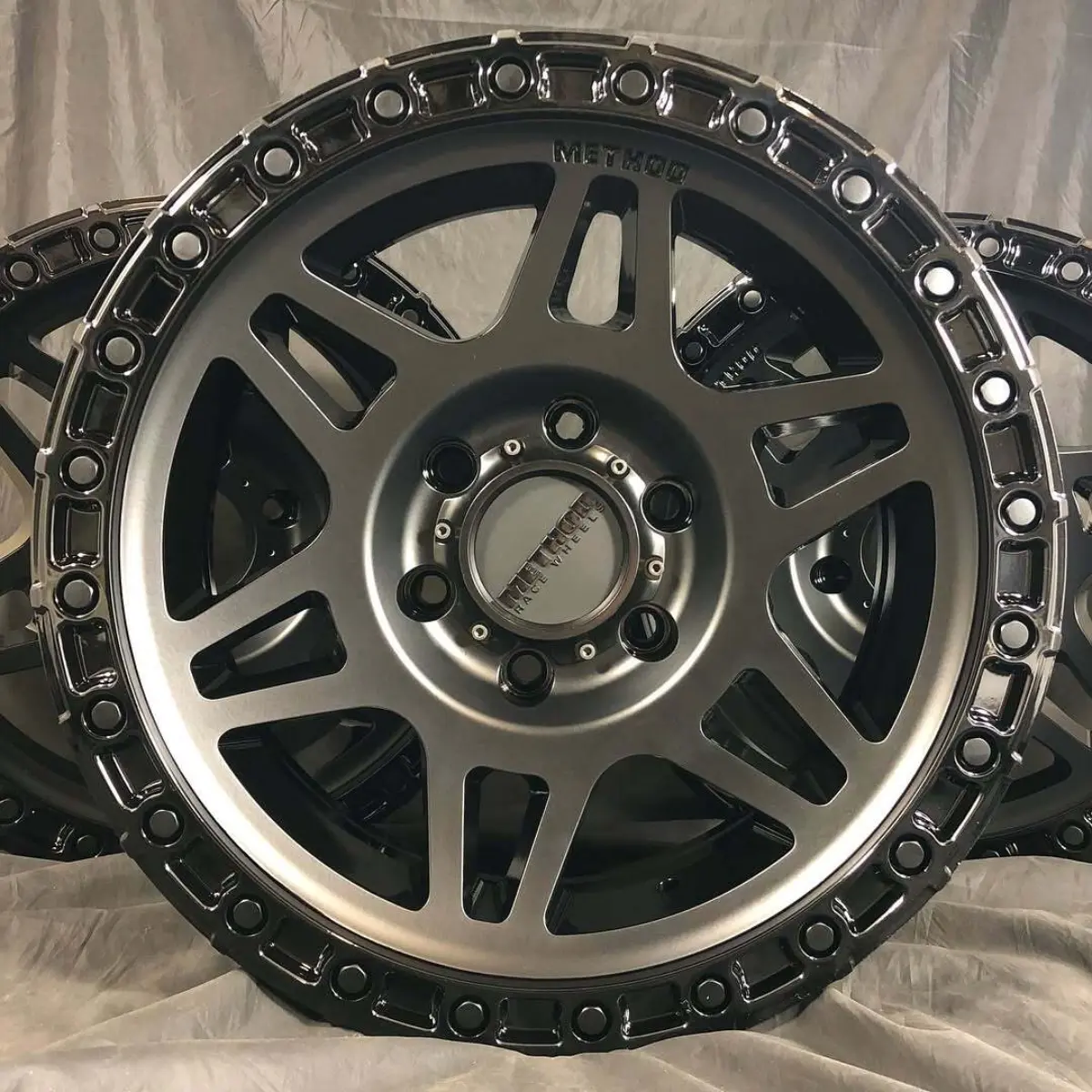 Method MR312 wheels powder coated in wet black and denim black for @jcsotojr_24