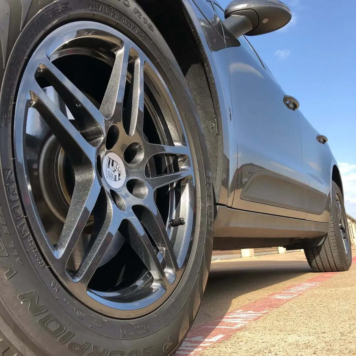 Porsche Macan wheels in Cadillac Grey