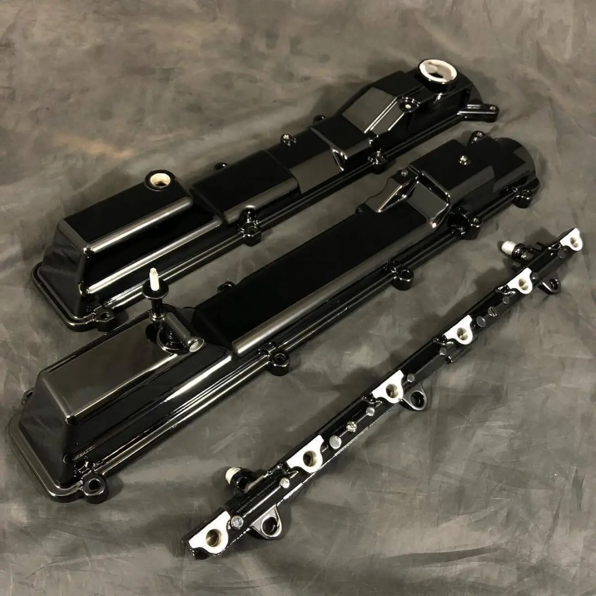 Gloss black valve covers for @exotic_auto_wraps. Give them a shout for all your wrapping needs!