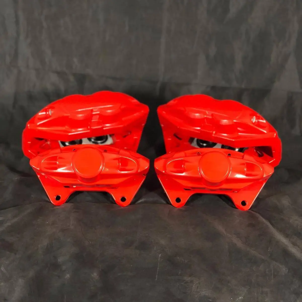 Akebono brake calipers rebuilt and refinished in RAL-3000