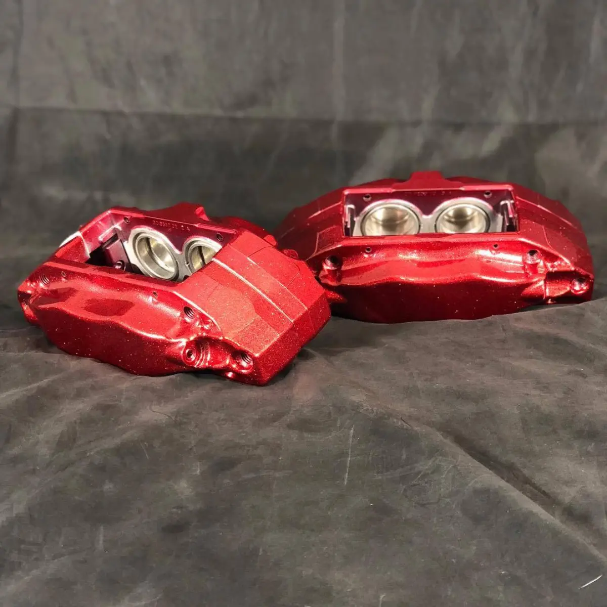 Brembo brake calipers in Starlight Red and Kromezone