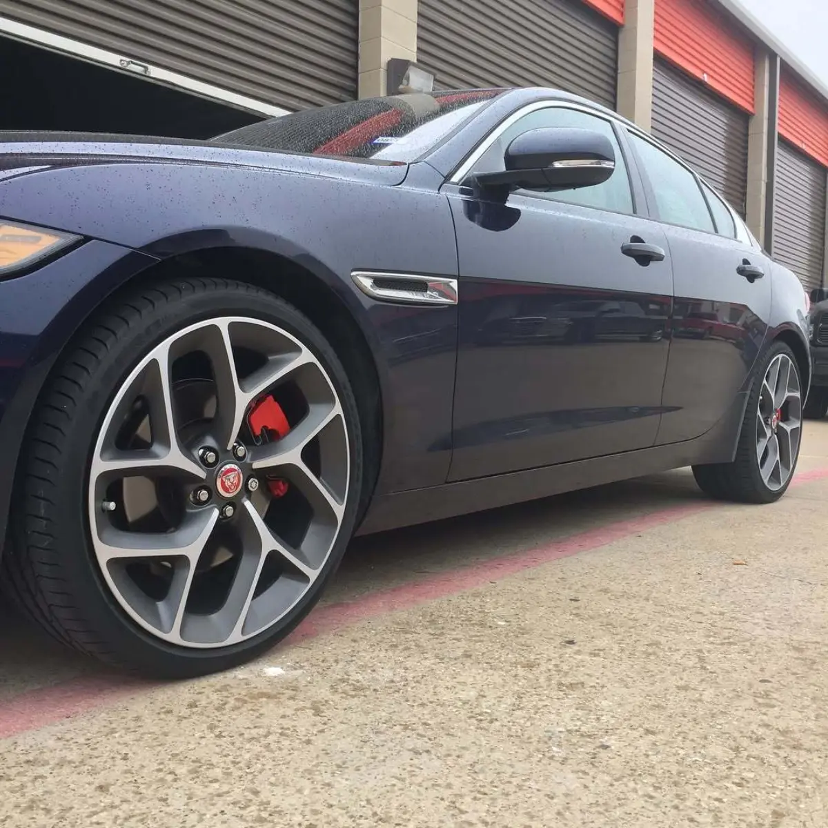 2017 Jaguar XE brake calipers powder coated in RAL-3020