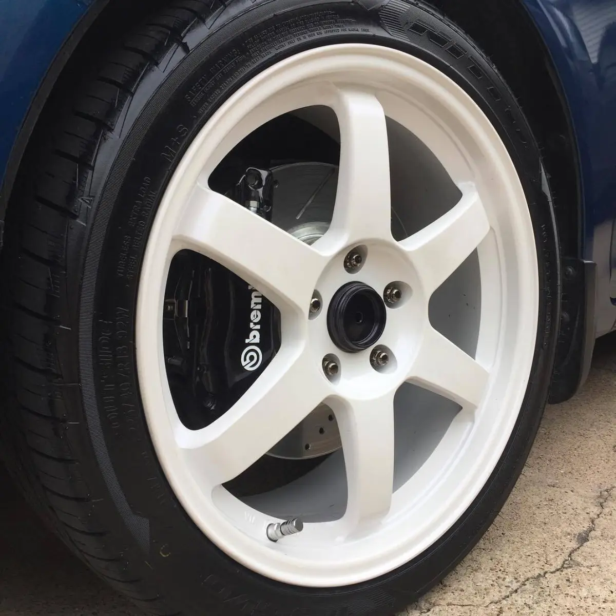 Wheels and calipers
Volk TE37's in Pearlized Violet &
Retrofit TL-S calipers in gloss black with matching lettering.
Retrofit calipers by @visionautoworks