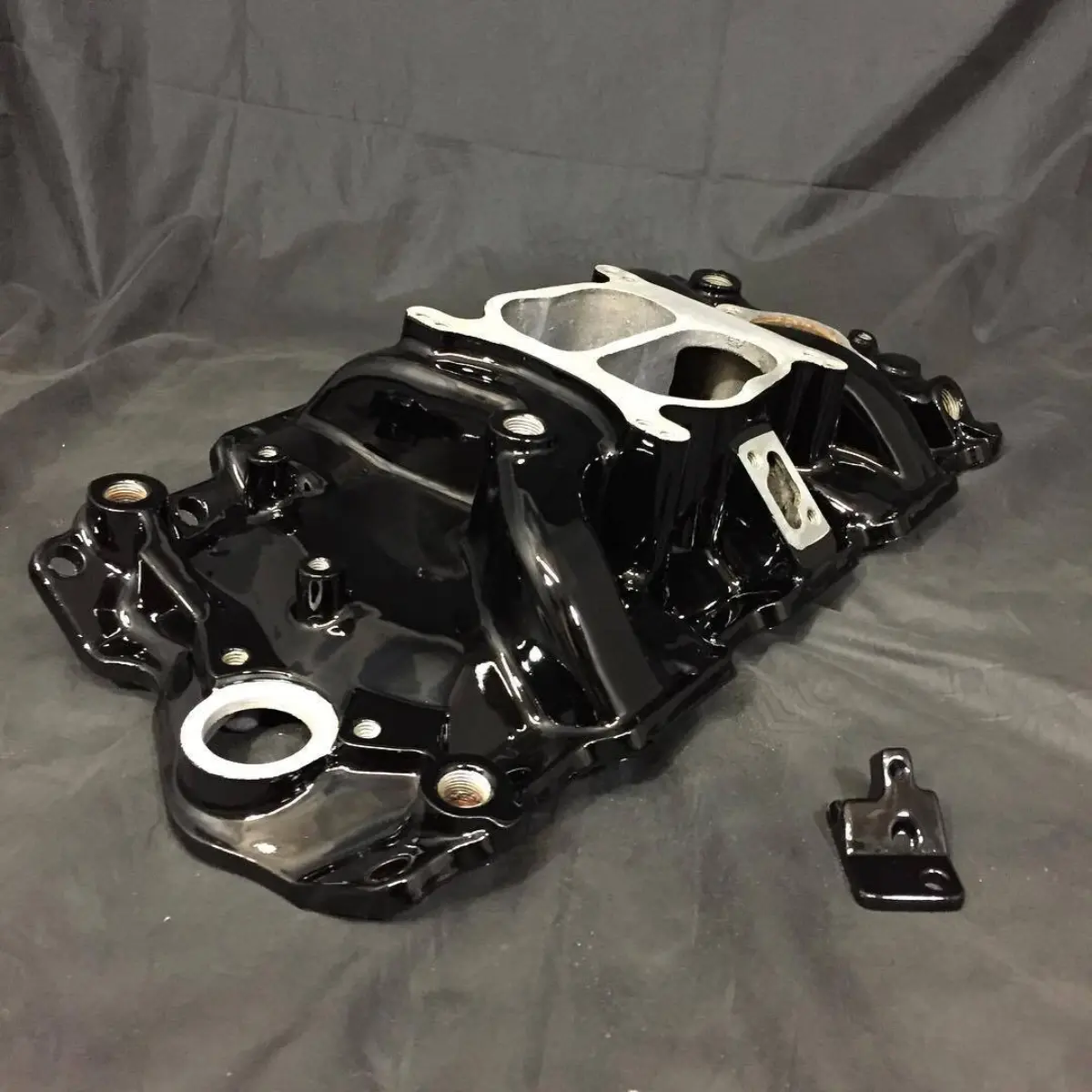 Intake manifold in Wet Black