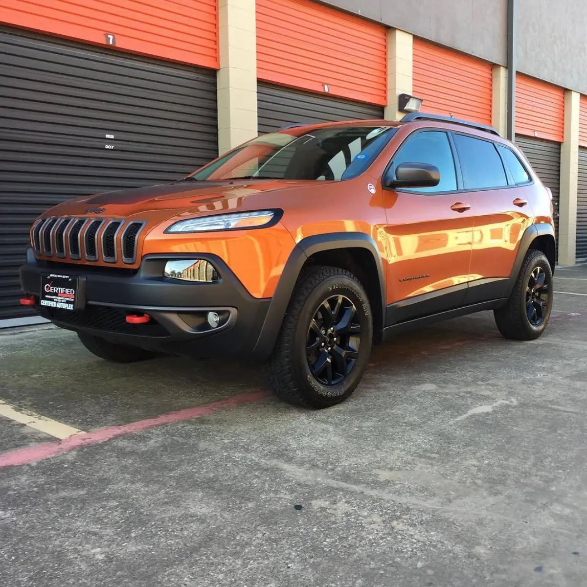 Jeep Trailhawk with Paccar Black Semigloss wheels