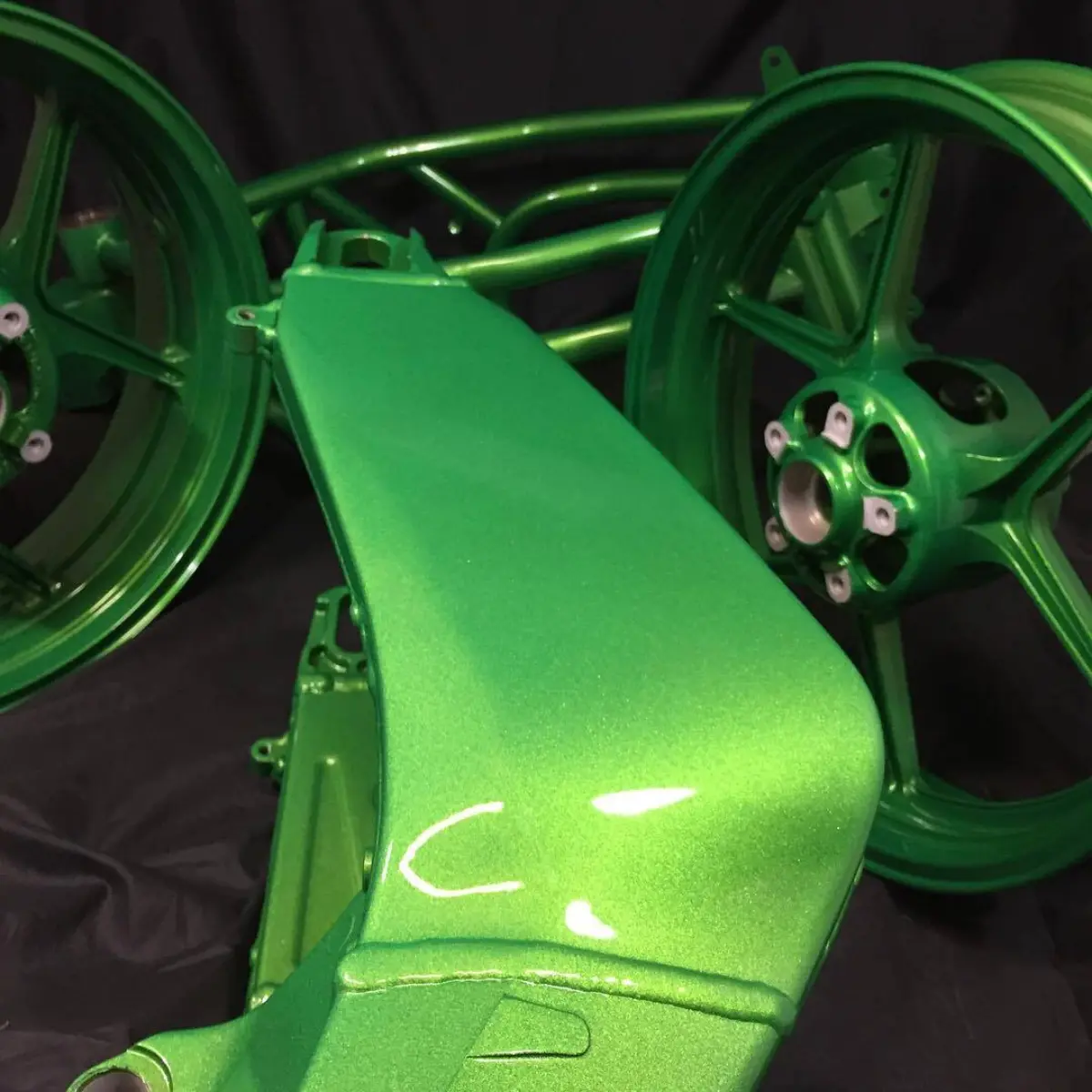 Illusion green ice on this super fresh 636 stunt build. Can't wait to see this bike on the streets!