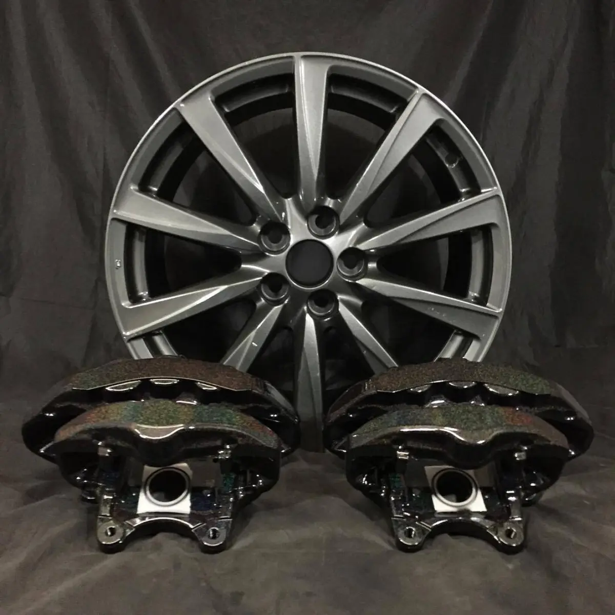 Black chrome and city lights for @drewskii_214