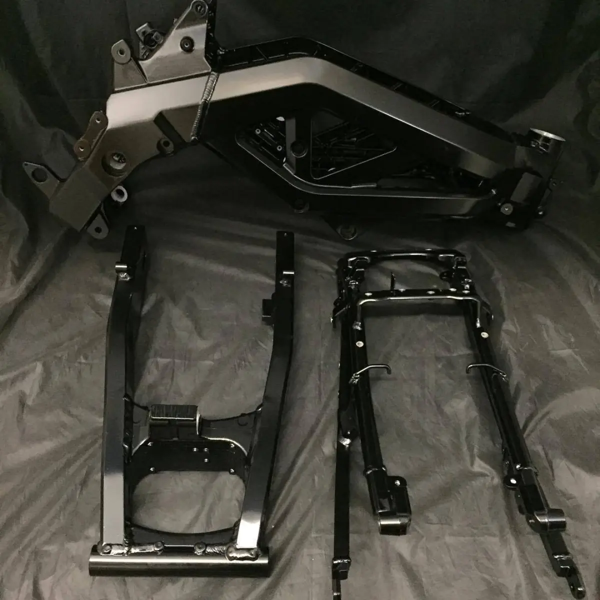 SV650 frame, swingarm, and subframe in Paccar Black Semigloss for @bluedreamsv