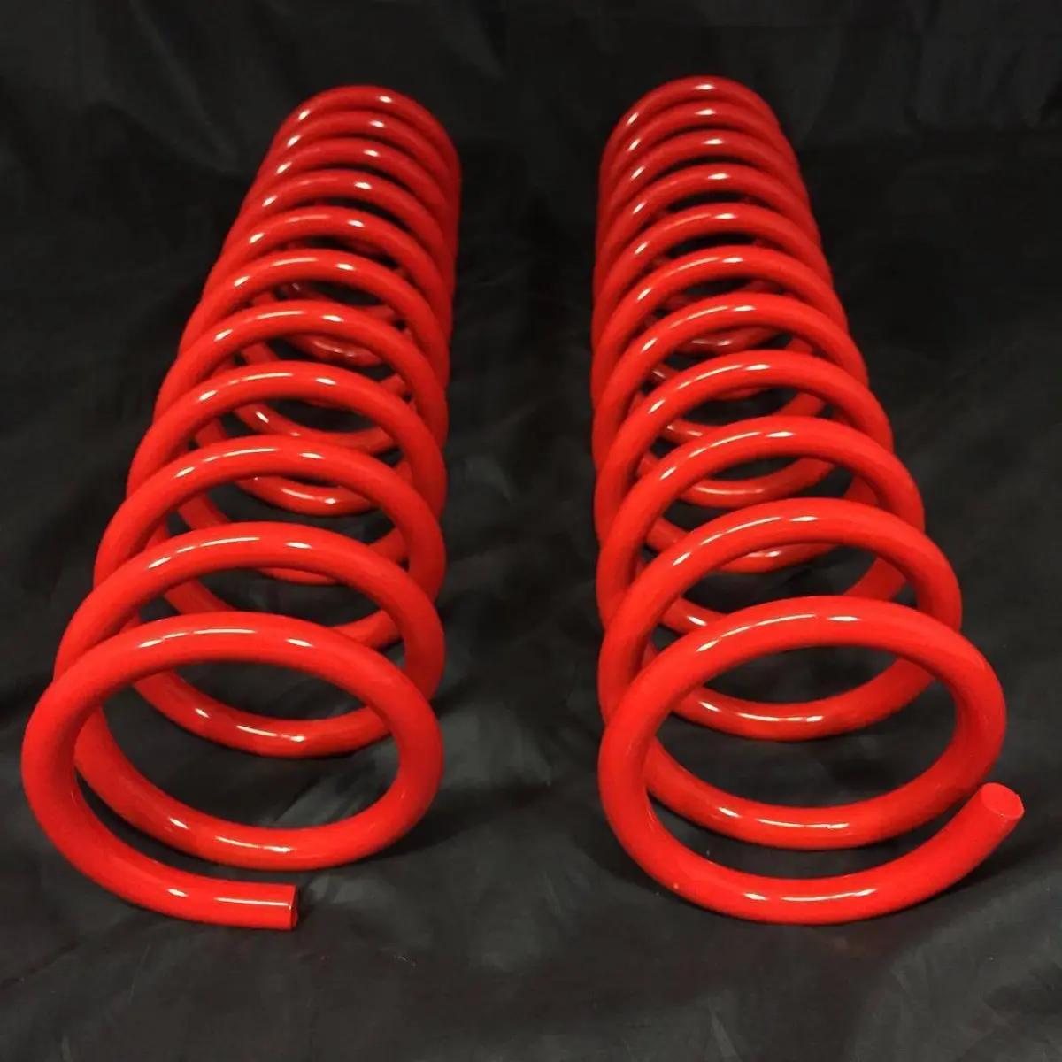 Pair of springs in RAL-3000