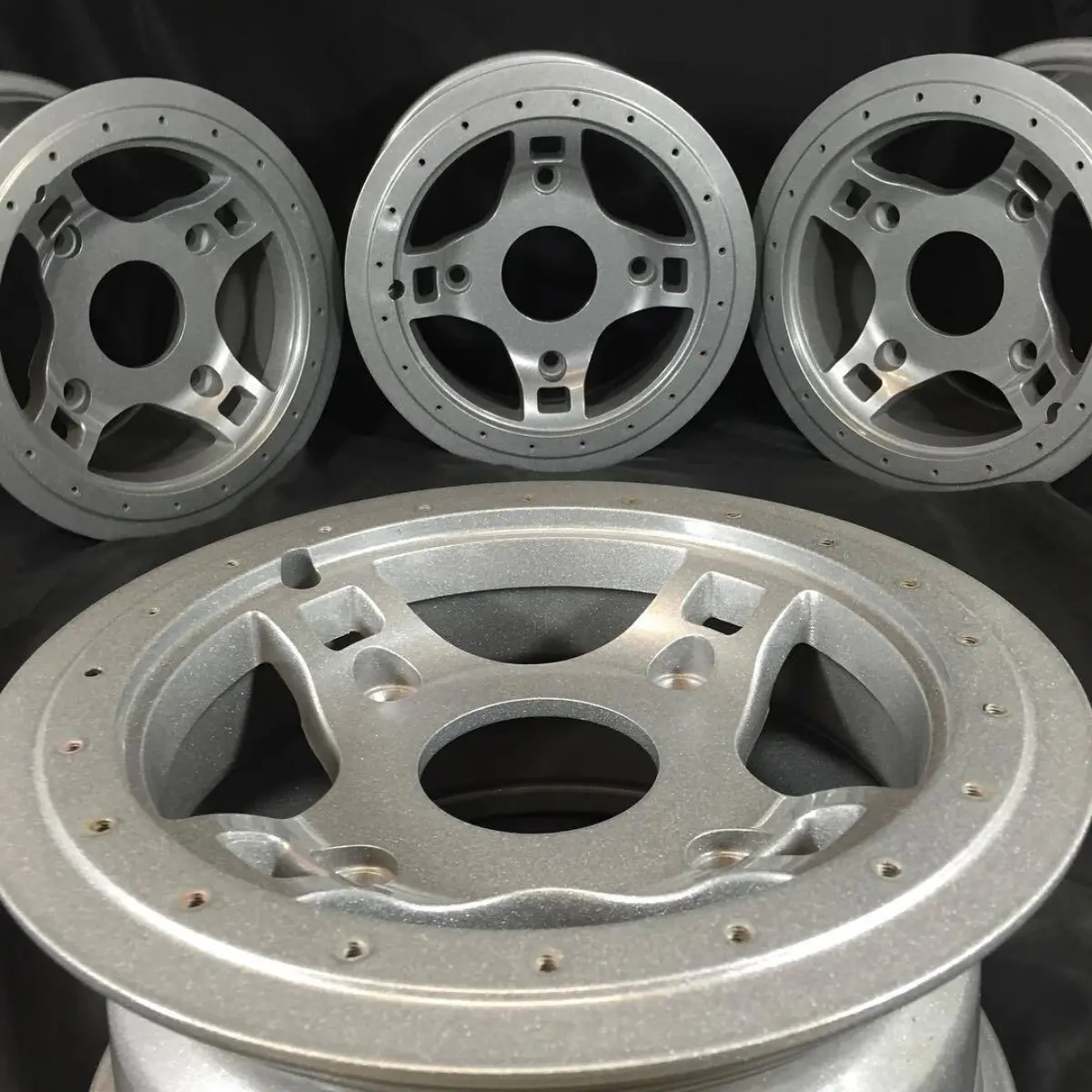 Faux bead-lock wheels in heavy silver