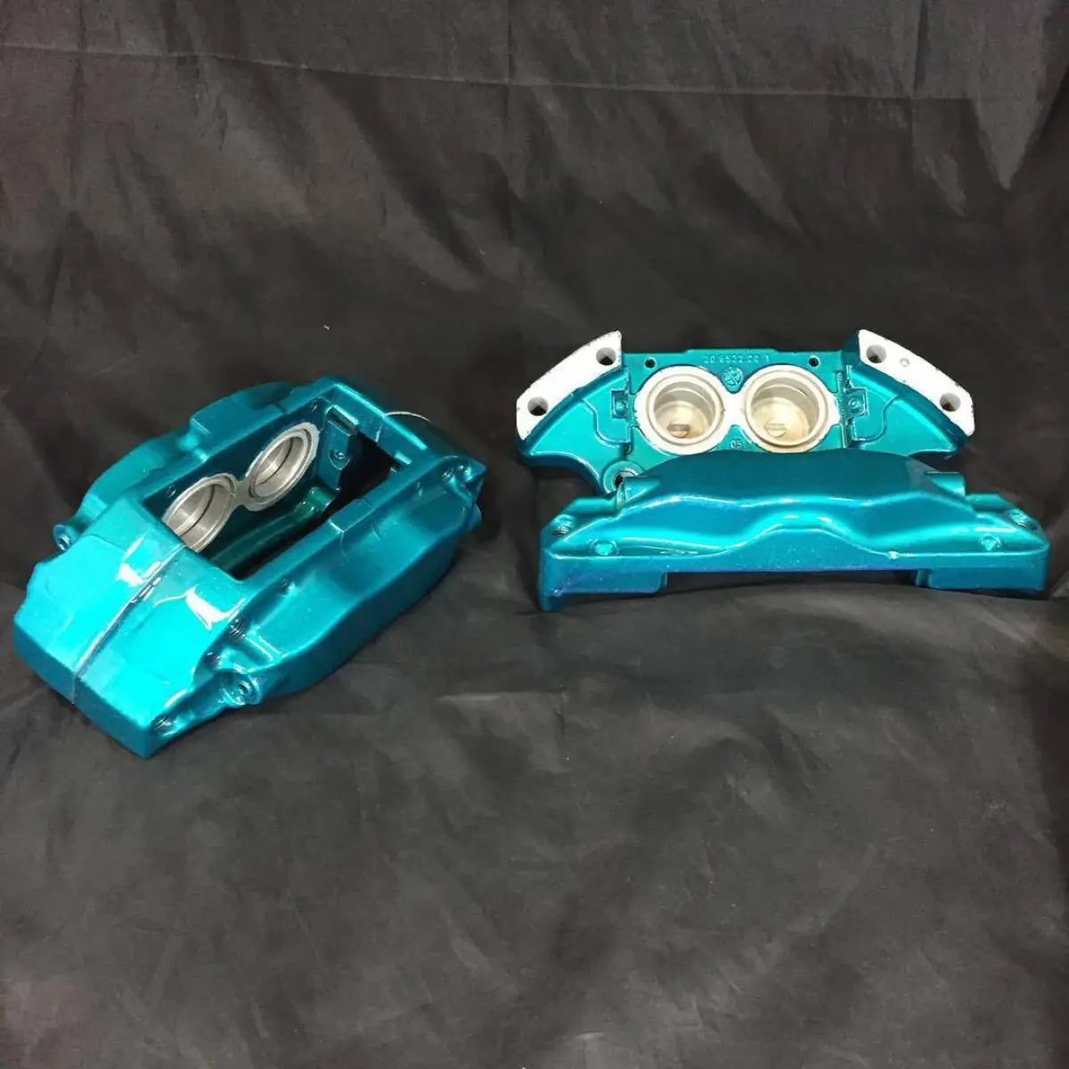 Brembo brake calipers in H.D. Teal
