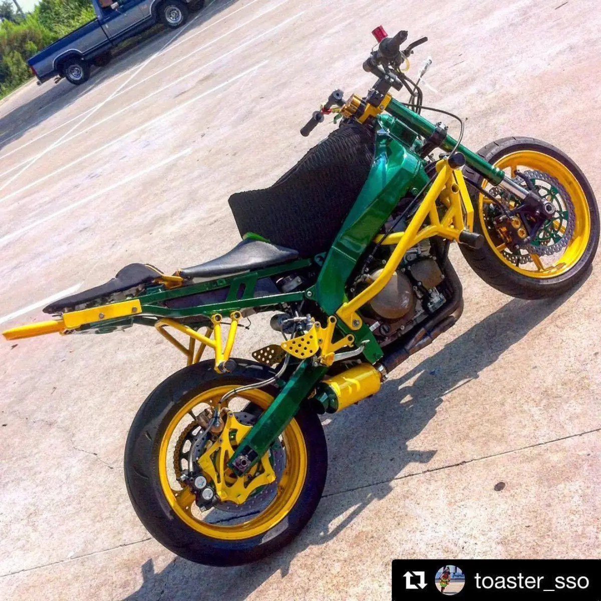 Illusion Green and RAL 1003 on a Kawasaki 636. @toaster_sso with @repostapp
・・・
Just finished up this 03 build for a packers fan what you guys think?