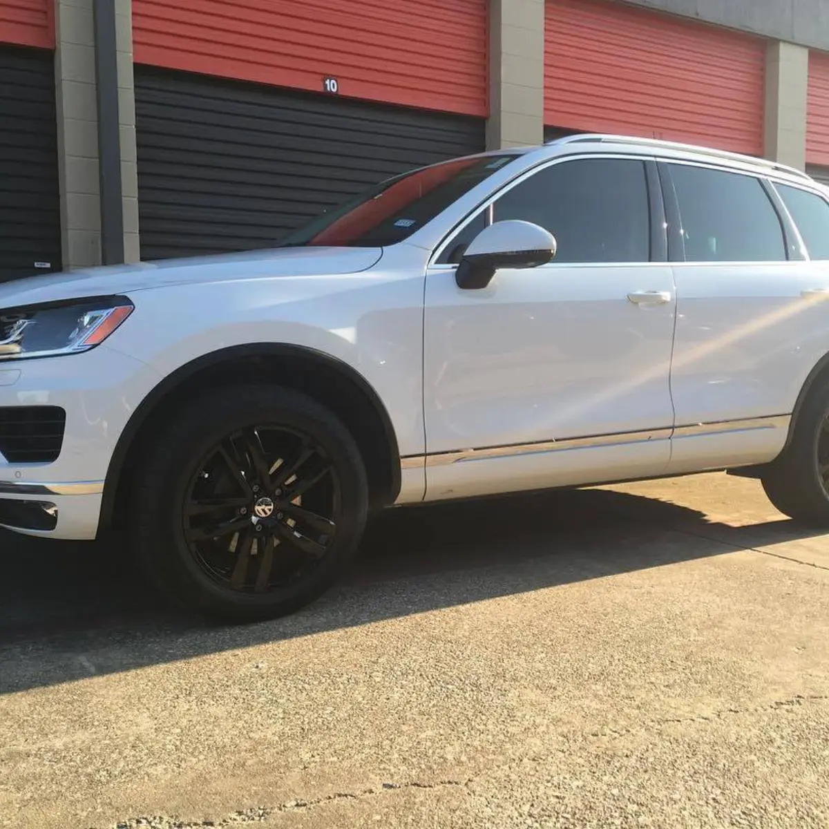 VW Touareg in Wet Black