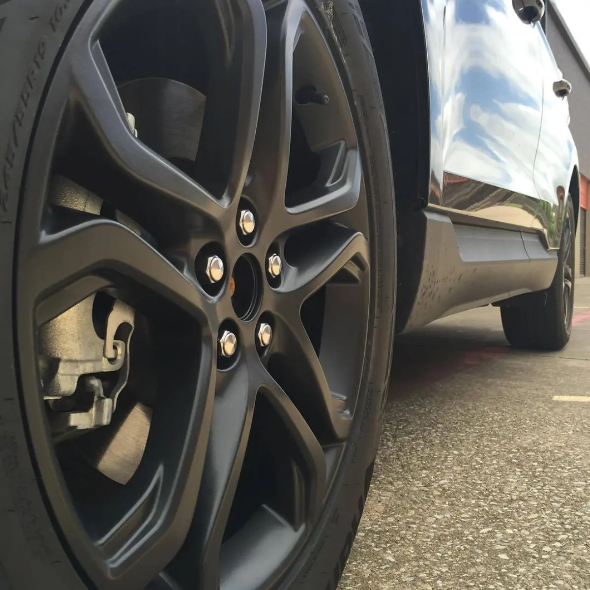Ford Edge with Matte Black rims