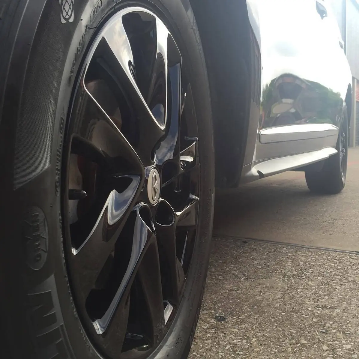 Infiniti JX35 in Wet Black